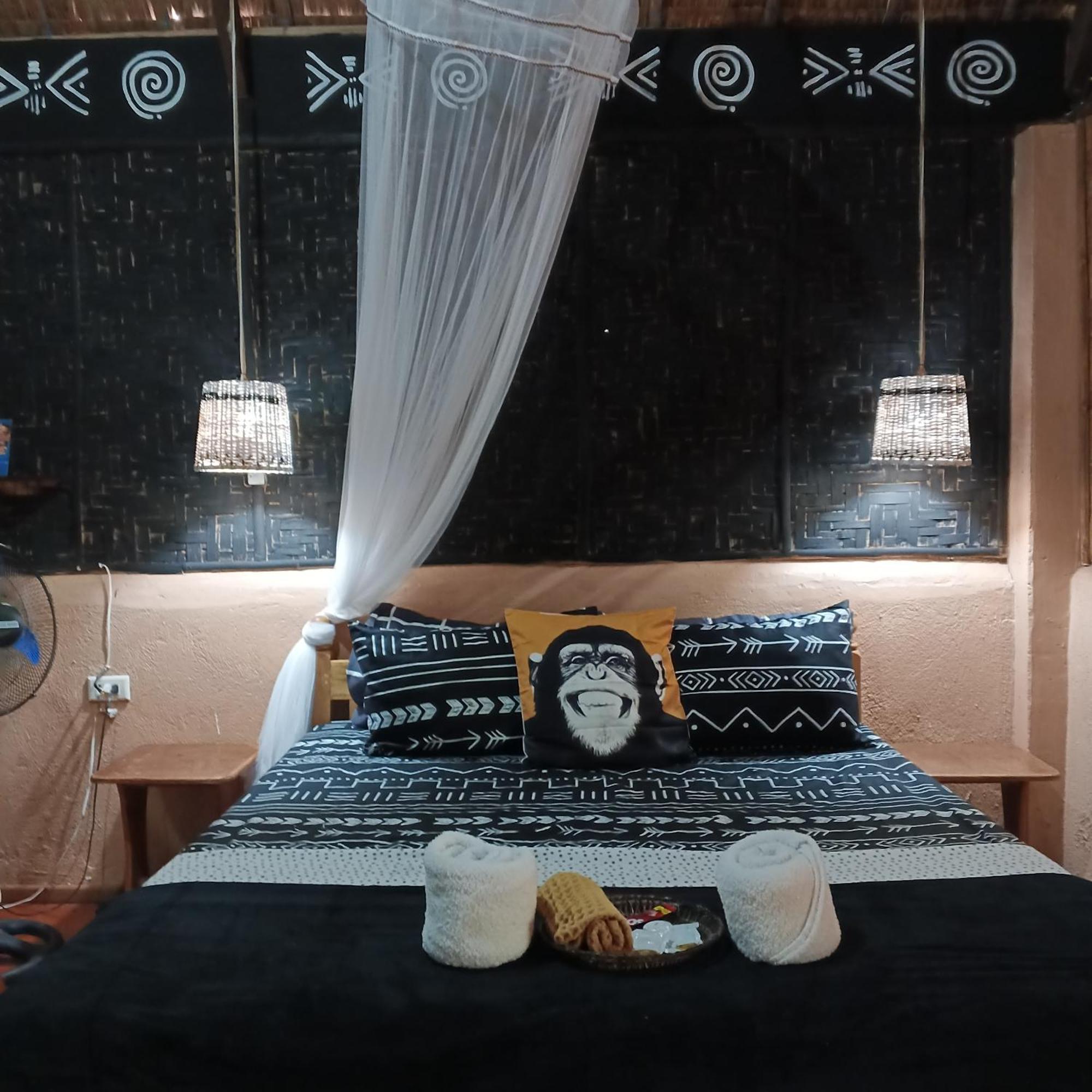 Two Crazy Monkeys Hotel Bakhawan Room photo